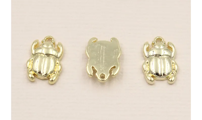Colgante escarabajo plano 11*7*2mm Dorado / Cuentas Metálicas de Latón / Zamak