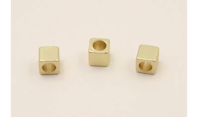 Cuenta Cubo de 3mm Agujero 2mm D.Mate / Cuentas Metálicas de Latón / Zamak
