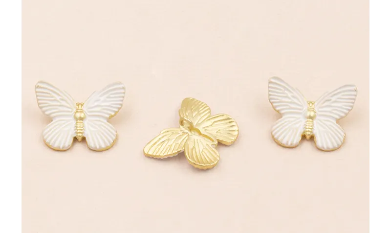 Colgante Mariposa 18*15 Oro Mate y Blanco / Cuentas Metálicas de Latón / Zamak