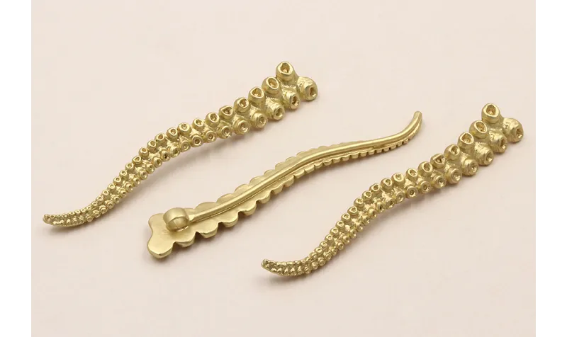 Pieza Pata Pulpo 65*10mm ailla trasera Dorado Mate