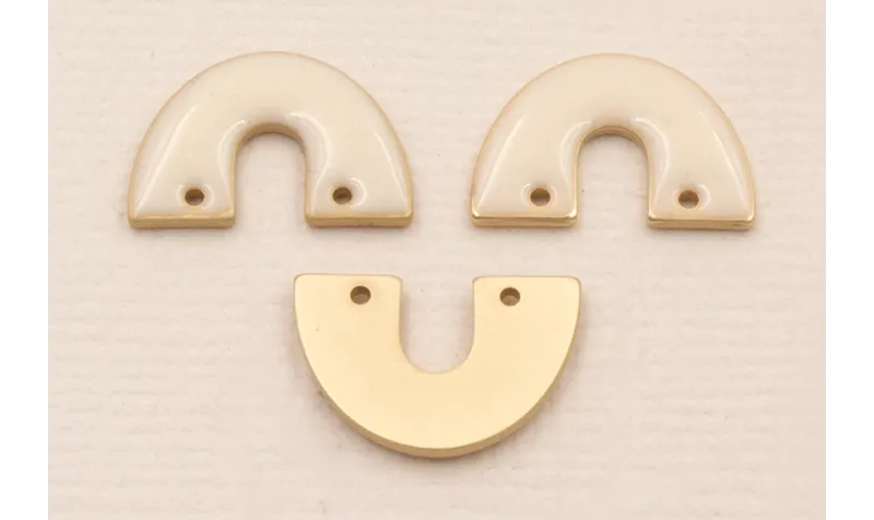 Herradura Dorad Mate 15*8mm Esmalte Rosa Claro / Cuentas Metálicas de Latón / Zamak