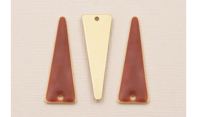 Cuenta Triangulo Esmaltado 30*9mm Rojizo / Cuentas Metálicas de Latón / Zamak