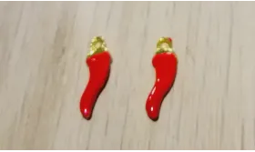 Colgante Pimiento 14mm Rojo +Oro / Cuentas Metálicas de Latón / Zamak