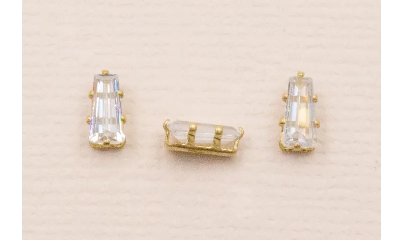 Cabujónn cristal cónico  2*3*6 mm color Cristal / Cuentas Metálicas de Latón / Zamak