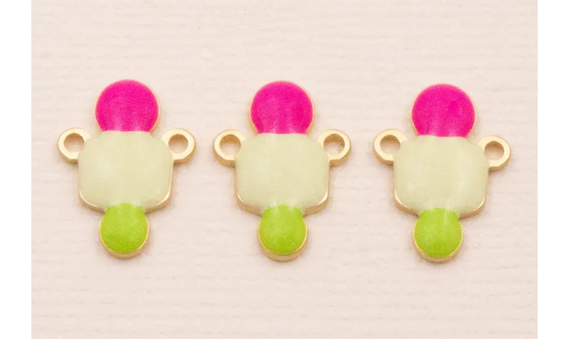 Colgante 12*10 verde, Fuxia y Piedra Dorado Mate / Cuentas Metálicas de Latón / Zamak