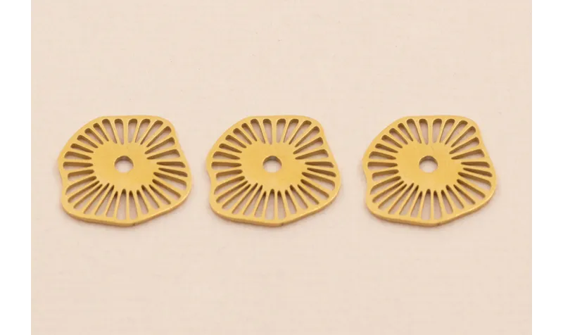 Forma de Sol labrado S.Steel 316L  13*13mm Dorado / Cuentas Metálicas de Acero Inoxidable