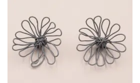 Flor Manual Hilo Latón 50mm Esmalte Gris / Cuentas Metálicas de Latón / Zamak