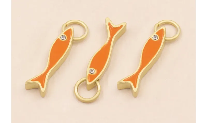 Colgante Pez esmaltado Naranja 15*3mm con arandela