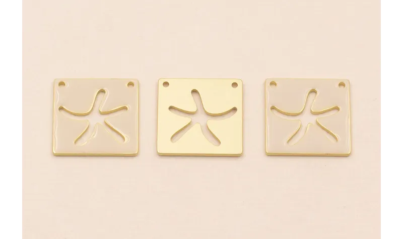 Cuadrado calado EstrellaMar 15*15mm Beige / Cuentas Metálicas de Latón / Zamak
