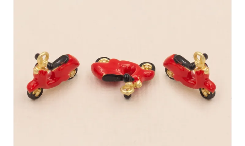 Colgante Vespa 15*10mm esmalte Rojo / Cuentas Metálicas de Latón / Zamak