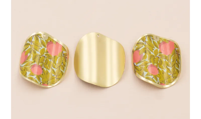 Disco ondas de 40mm O. Mate Hojas verdes y Flores / Cuentas Metálicas de Latón / Zamak