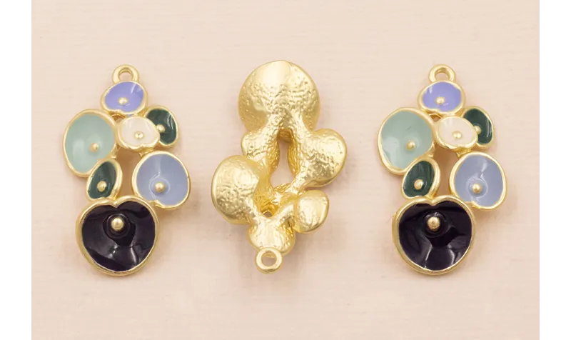 Colgante Flores esmaltadas 27*15 Azuladas / Cuentas Metálicas de Latón / Zamak