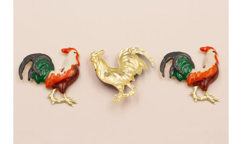Colgante Gallina Esmaltada 45*45mm / Cuentas Metálicas de Latón / Zamak