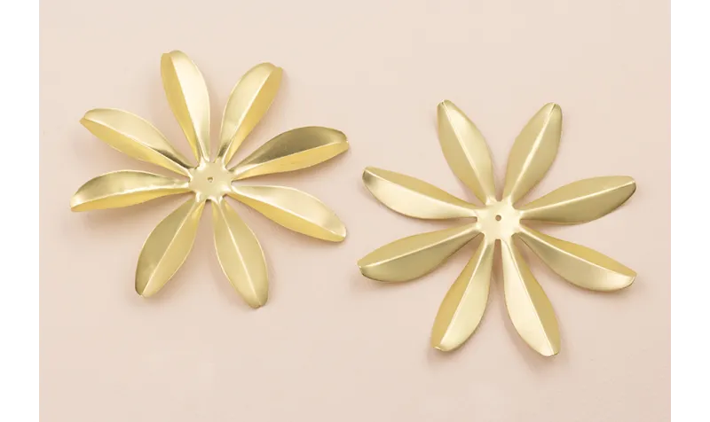 Flor grande 90mm Oro Mate / Cuentas Metálicas de Latón / Zamak