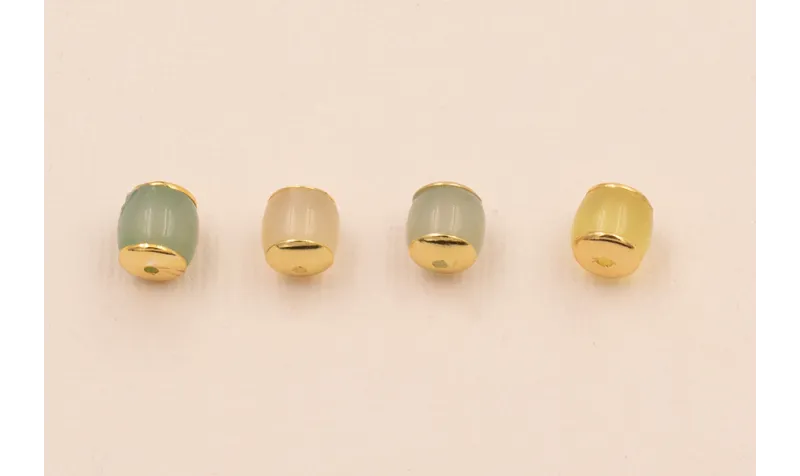 Tubo Jade Blanco con patas doradas 7*6mm / Cuentas Metálicas de Latón / Zamak
