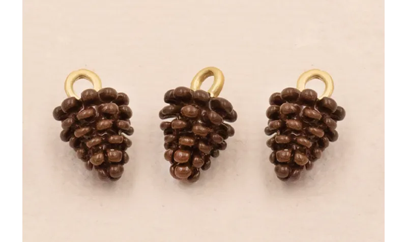 Colgante Piña 12*6mm Oro Mate y Marrón / Cuentas Metálicas de Latón / Zamak