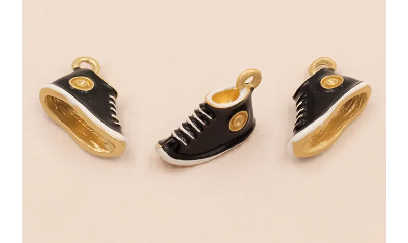 Colgante Playera 14*9mm Oro Mate y Negro / Cuentas Metálicas de Latón / Zamak