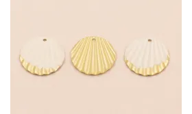 Concha estriada de 16mm Oro Mate Y Blanco / Cuentas Metálicas de Latón / Zamak
