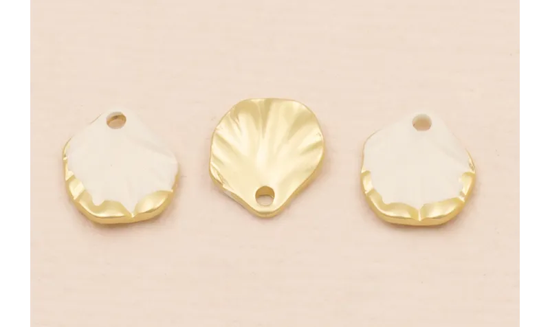 Concha estriada de 10mm Oro Mate y Blanco / Cuentas Metálicas de Latón / Zamak