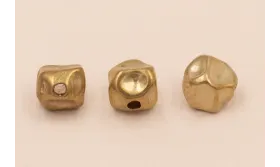 Pieza cúbica irregular de 5*5mm Latón pulido / Cuentas Metálicas de Latón / Zamak