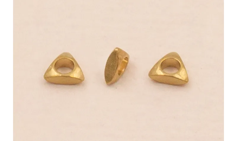 Entrepieza triangular 2*1mm Latón pulido / Cuentas Metálicas de Latón / Zamak