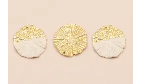 Colgante Disco labrado 30mm Oro Mate Blanco Mate / Cuentas Metálicas de Latón / Zamak