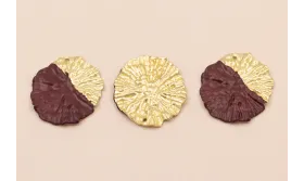 Colgante Disco labrado 30mm Oro Mate Granate Mate / Cuentas Metálicas de Latón / Zamak