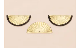 Colgante abanico 26*10mm borde Negro / Cuentas Metálicas de Latón / Zamak