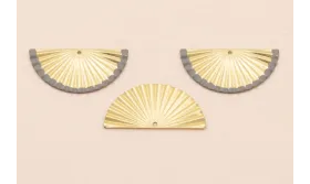Colgante abanico 26*10mm borde Gris / Cuentas Metálicas de Latón / Zamak