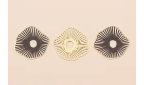 Colgante Forma Radiante 35mm Oro Mate y Negro / Cuentas Metálicas de Latón / Zamak