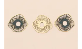 Colgante Forma Radiante 35mm Oro Mate y Verde / Cuentas Metálicas de Latón / Zamak