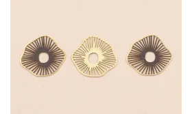 Colgante Forma Radiante 20mm Oro Mate y Negro / Cuentas Metálicas de Latón / Zamak