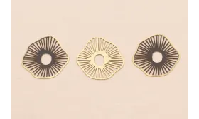 Colgante Forma Radiante 15mm Oro Mate y Negro / Cuentas Metálicas de Latón / Zamak
