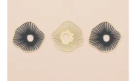 Colgante Forma Radiante 15mm Oro Mate y Verde / Cuentas Metálicas de Latón / Zamak
