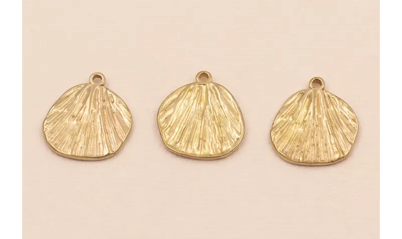 Colgante Hoja labrada 16*16mm Latón pulido / Cuentas Metálicas de Latón / Zamak