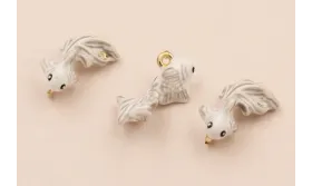 Colgante Pez Blanco y Gris 20*8mm / Cuentas Metálicas de Latón / Zamak