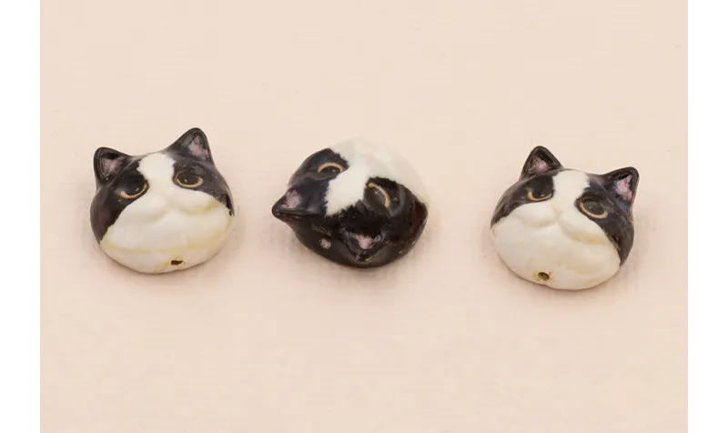 Entrepieza Cabeza Gato Blanco y Negro  13*13*8mm / Cuentas Metálicas de Latón / Zamak