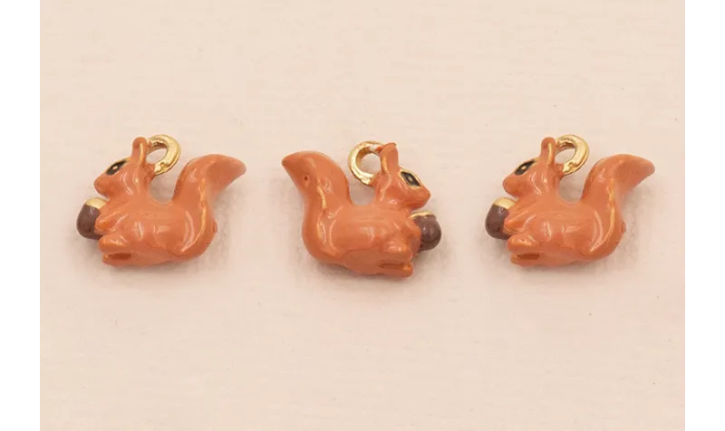 Colgante Ardilla 9*9mm Oro Mate y Marrón / Cuentas Metálicas de Latón / Zamak