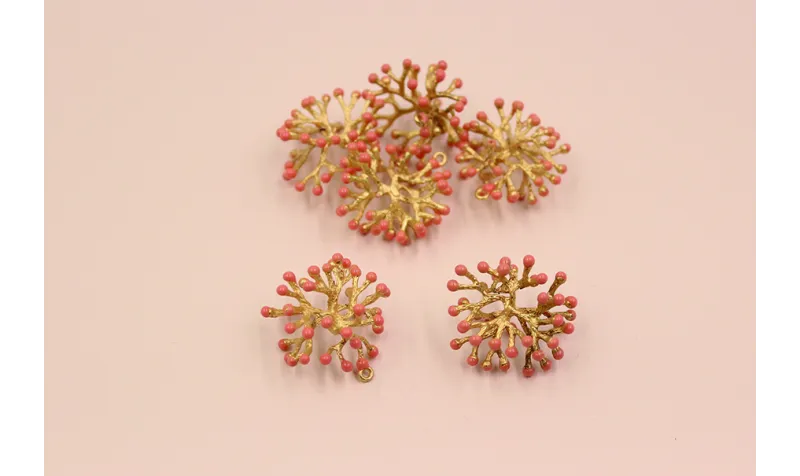 Cogante Coral 25*25*12mm Oro Mate Esmalte Rosa / Cuentas Metálicas de Latón / Zamak