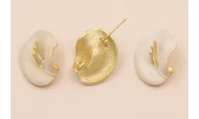 Broche Flor Blanca 27/20mm Oro Mate / Broches de Latón / Zamak