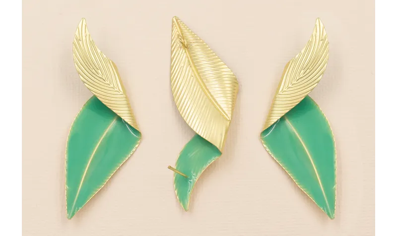 Pareja Pendientes Hoja Doblada 70*20 Esmalte verde / Base Pendientes