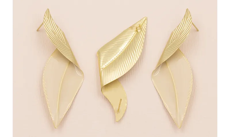 Pareja Pendientes Hoja Doblada 70*20 Esmalte Beige