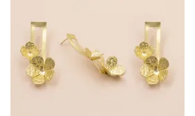 Perno Dos Flores sobre rectangulo Oro Mate 55*30 / Base Pendientes 