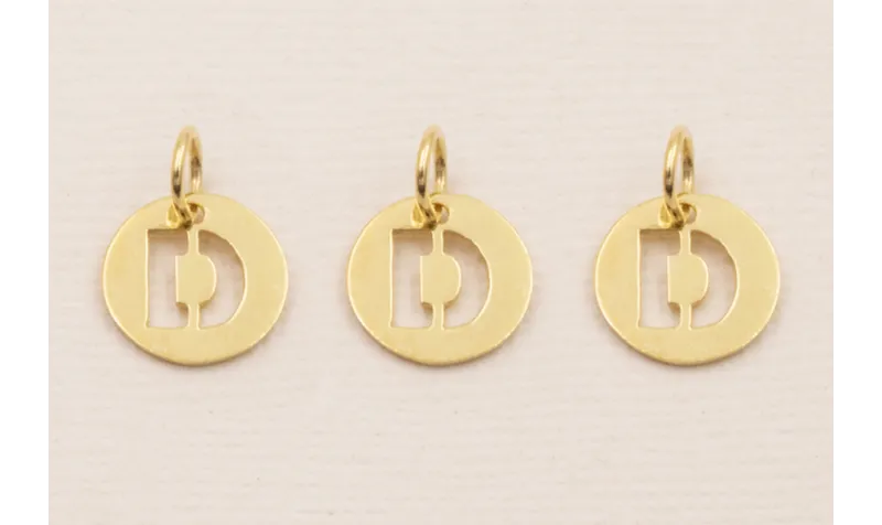 Colgante letra D 10mm Baño Oro 18K, 3Micras / Cuentas Metálicas de Baño Oro 3 Micras 18K