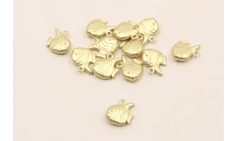 Colgante Pez Dorado Mate 9*10mm