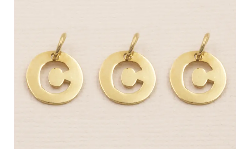 Colgante letra C 10mm Baño Oro 18K, 3Micras