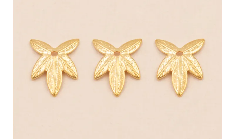 Hoja 5 pétalos 15*11mm Oro 18K 3 Micras