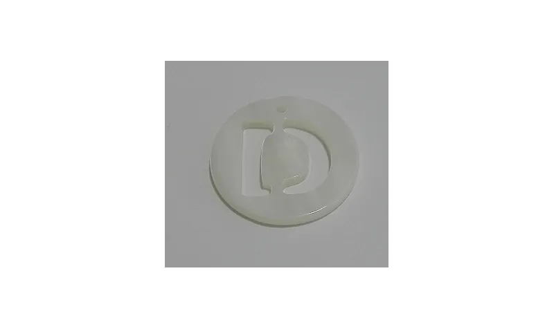 Letra calada 15mm Nacar D /Cuentas de  Nacar