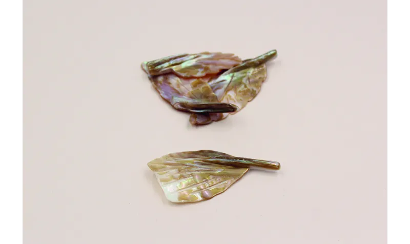 Hoja nacar 70mm*20*25mm /Cuentas de  Nacar
