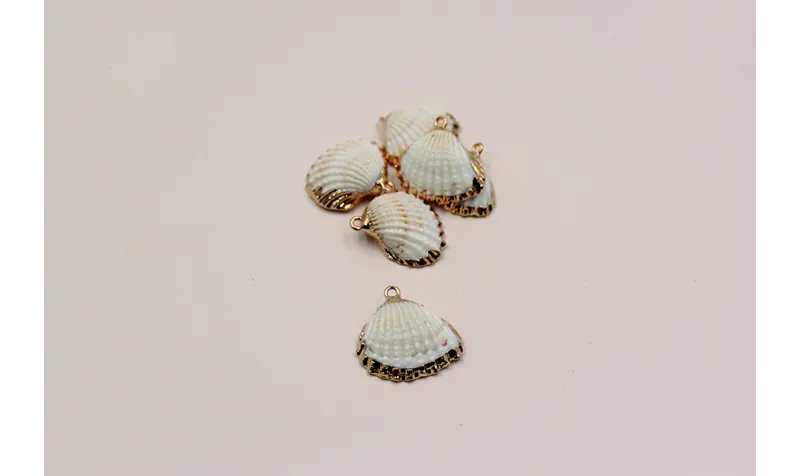 Concha borde dorado 18-24mm*15*18mm con anilla /Cuentas de  Nacar